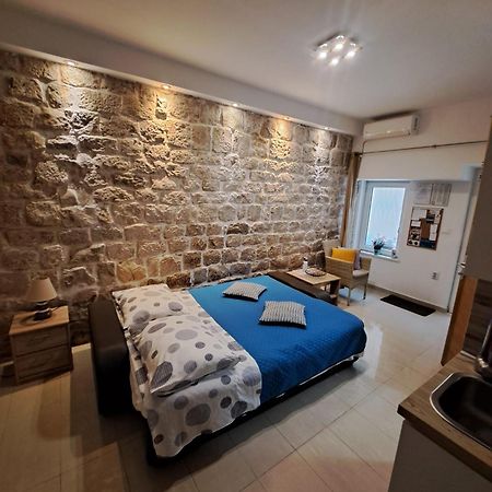 Studio Apartment Legcevic Каштела Екстер'єр фото