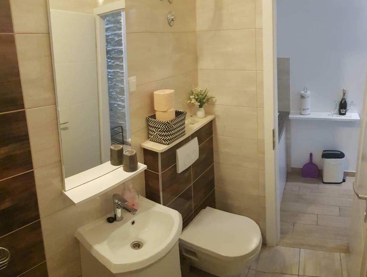 Studio Apartment Legcevic Каштела Екстер'єр фото