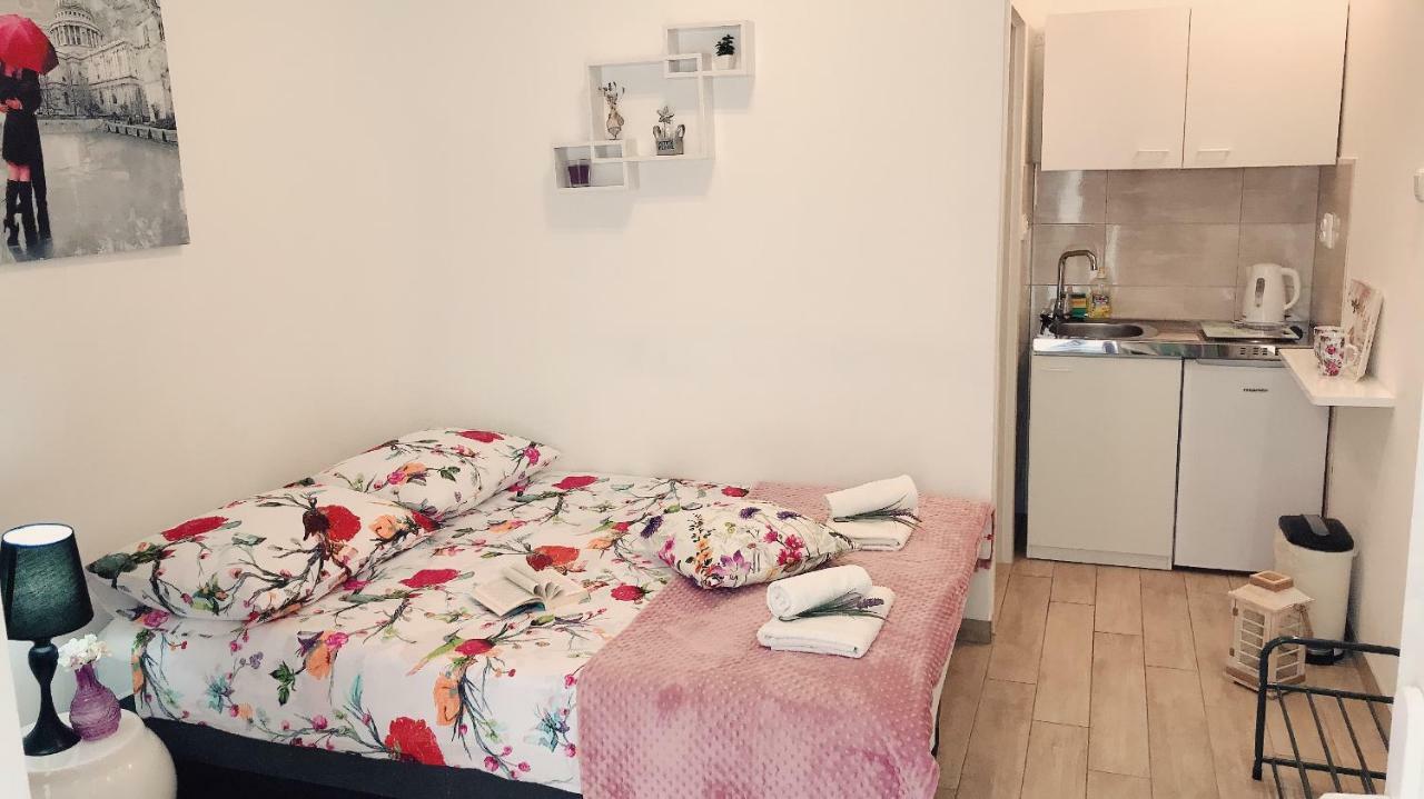 Studio Apartment Legcevic Каштела Екстер'єр фото