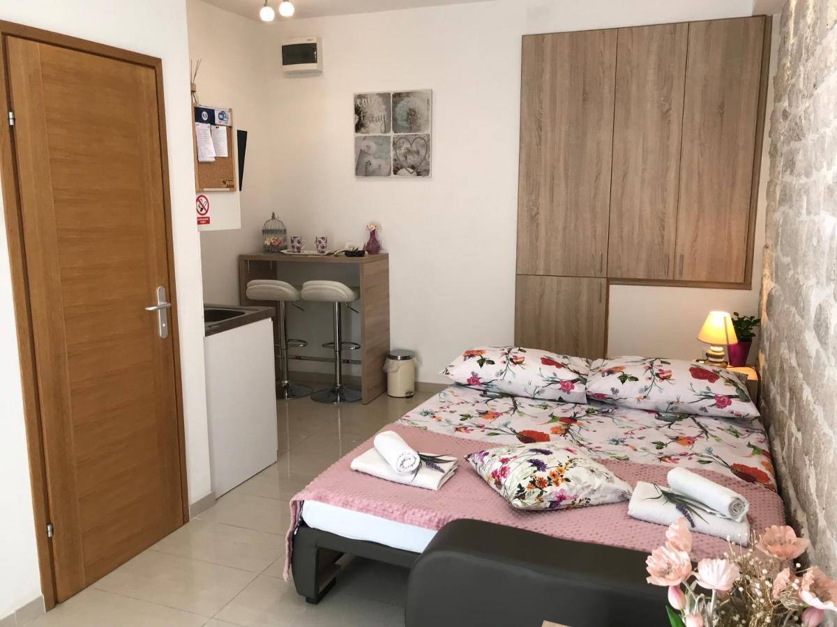 Studio Apartment Legcevic Каштела Екстер'єр фото